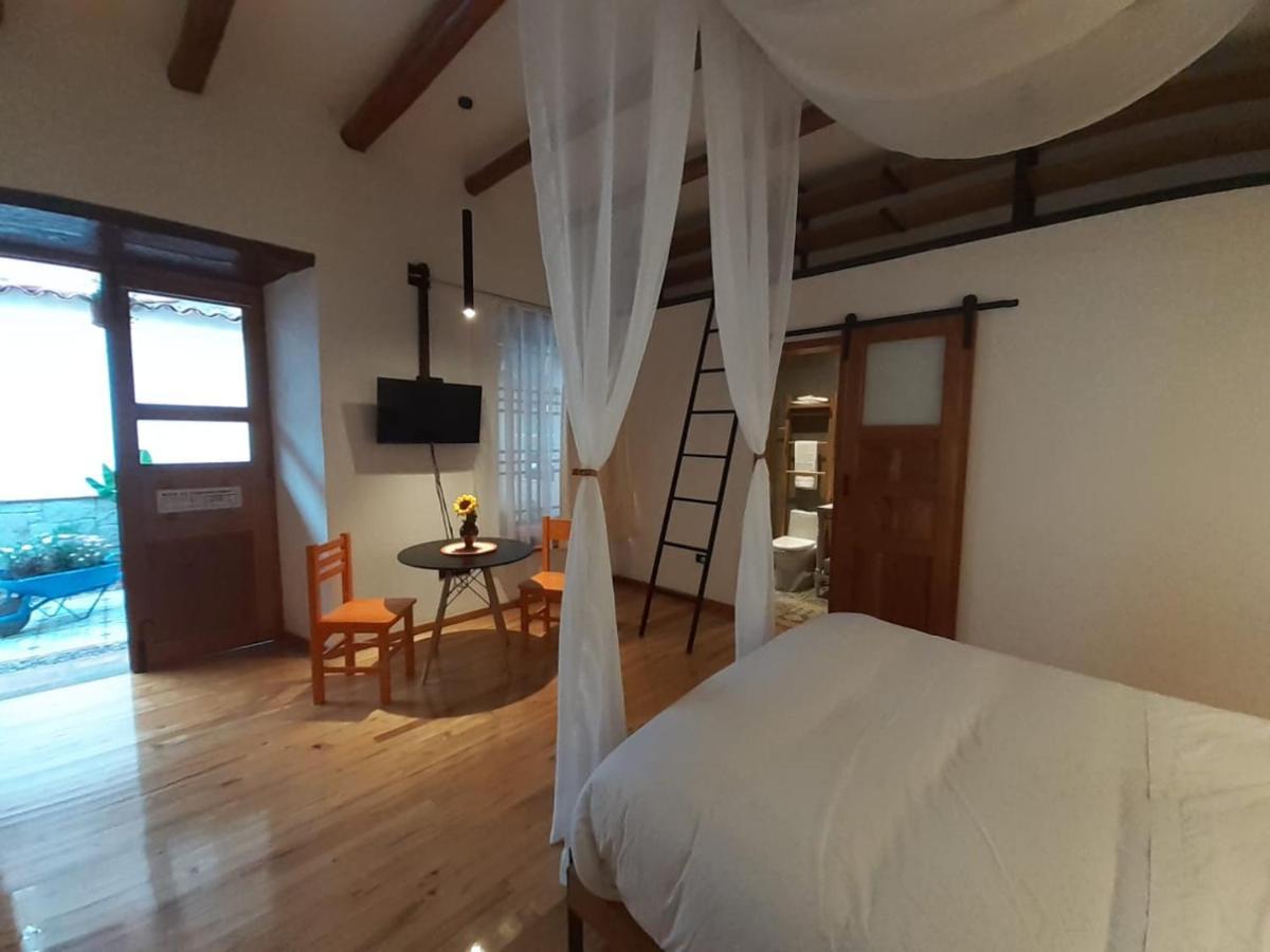 Hostal Suite Le Fabrique Cuenca Bagian luar foto