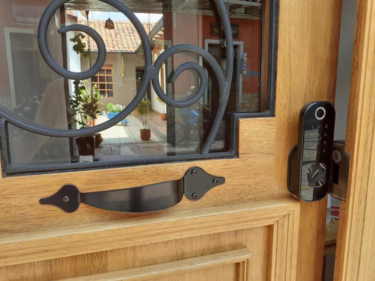Hostal Suite Le Fabrique Cuenca Bagian luar foto