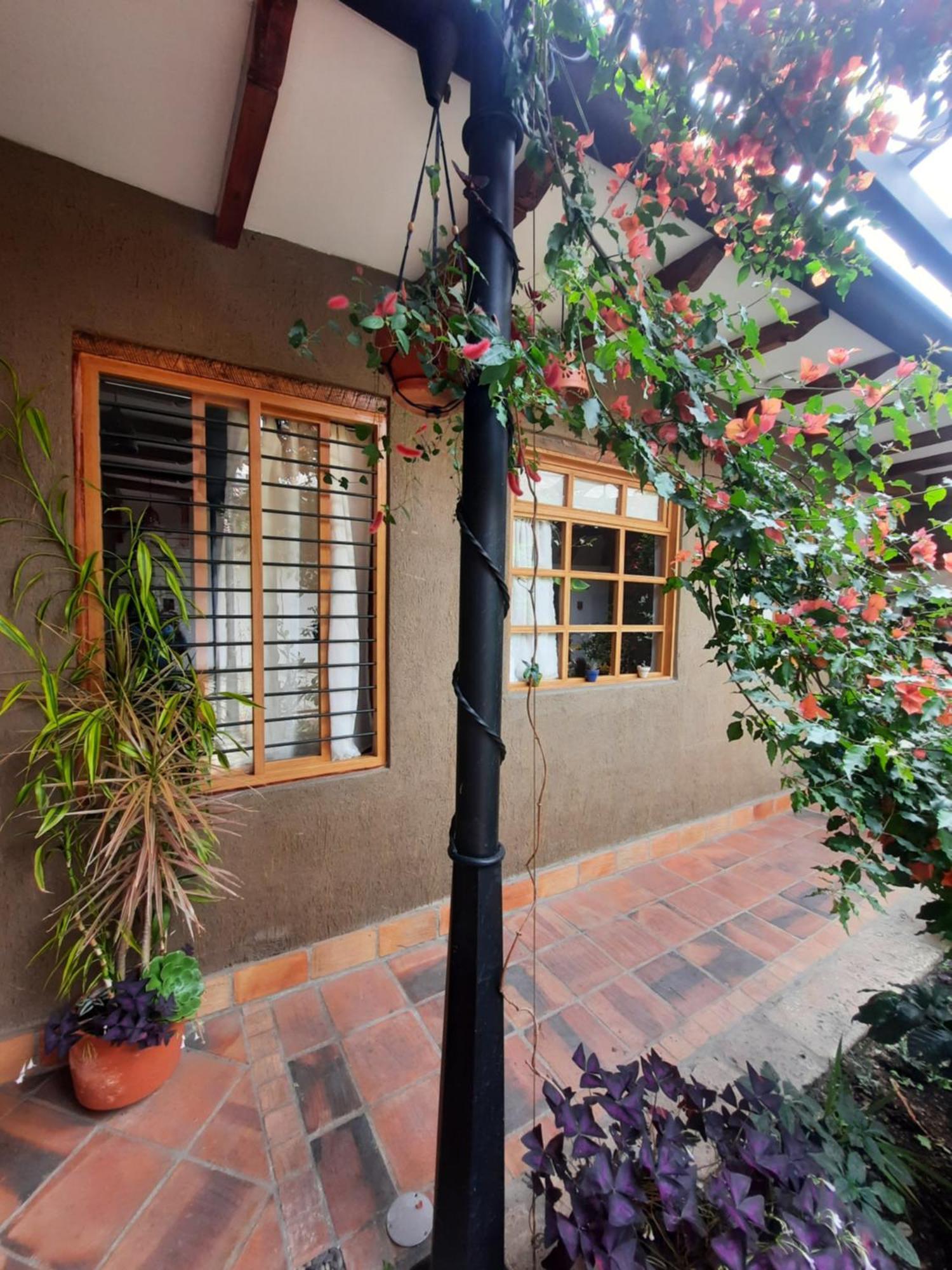 Hostal Suite Le Fabrique Cuenca Bagian luar foto