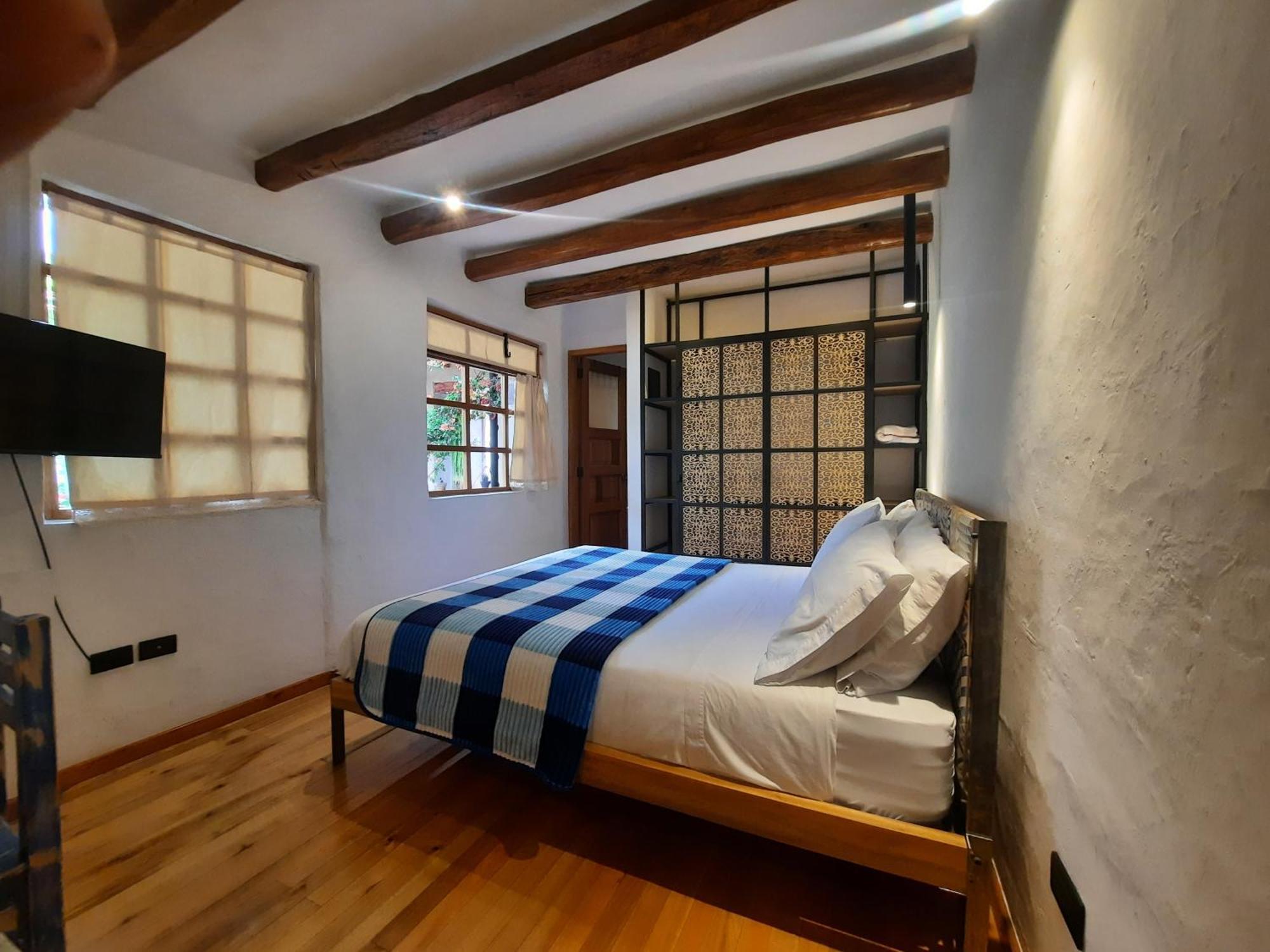 Hostal Suite Le Fabrique Cuenca Bagian luar foto