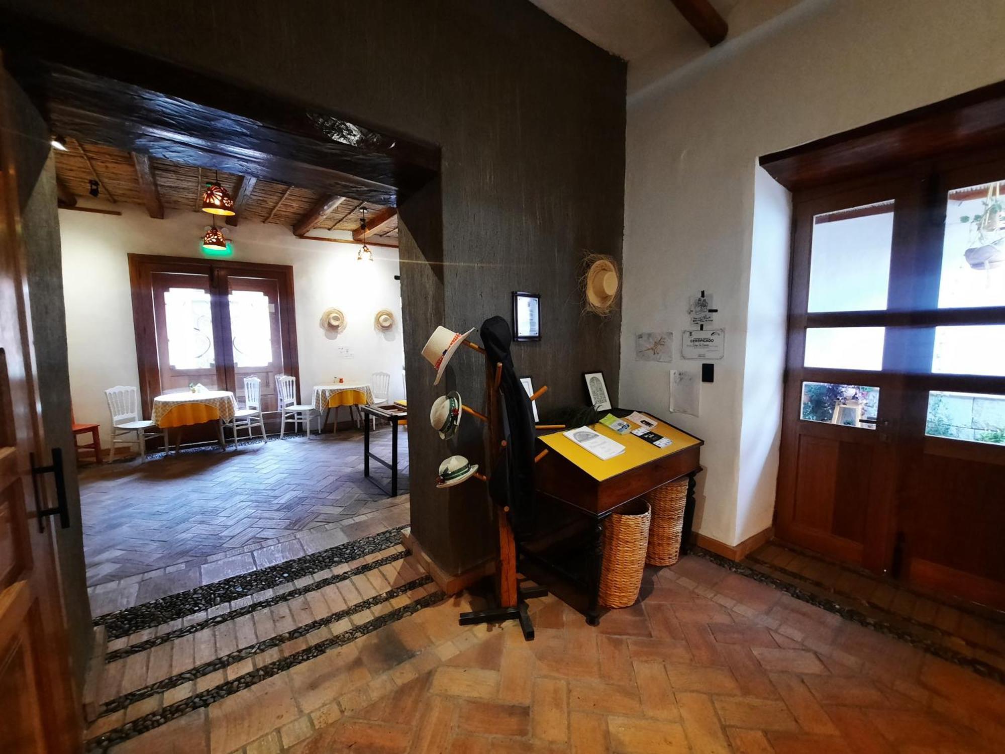 Hostal Suite Le Fabrique Cuenca Bagian luar foto