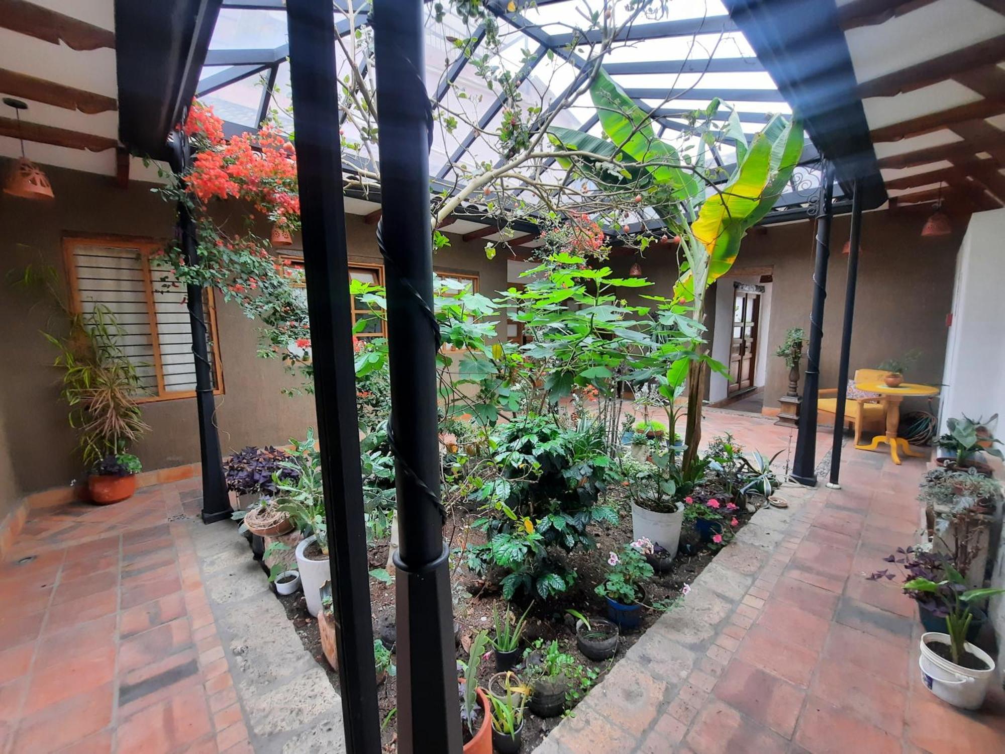 Hostal Suite Le Fabrique Cuenca Bagian luar foto