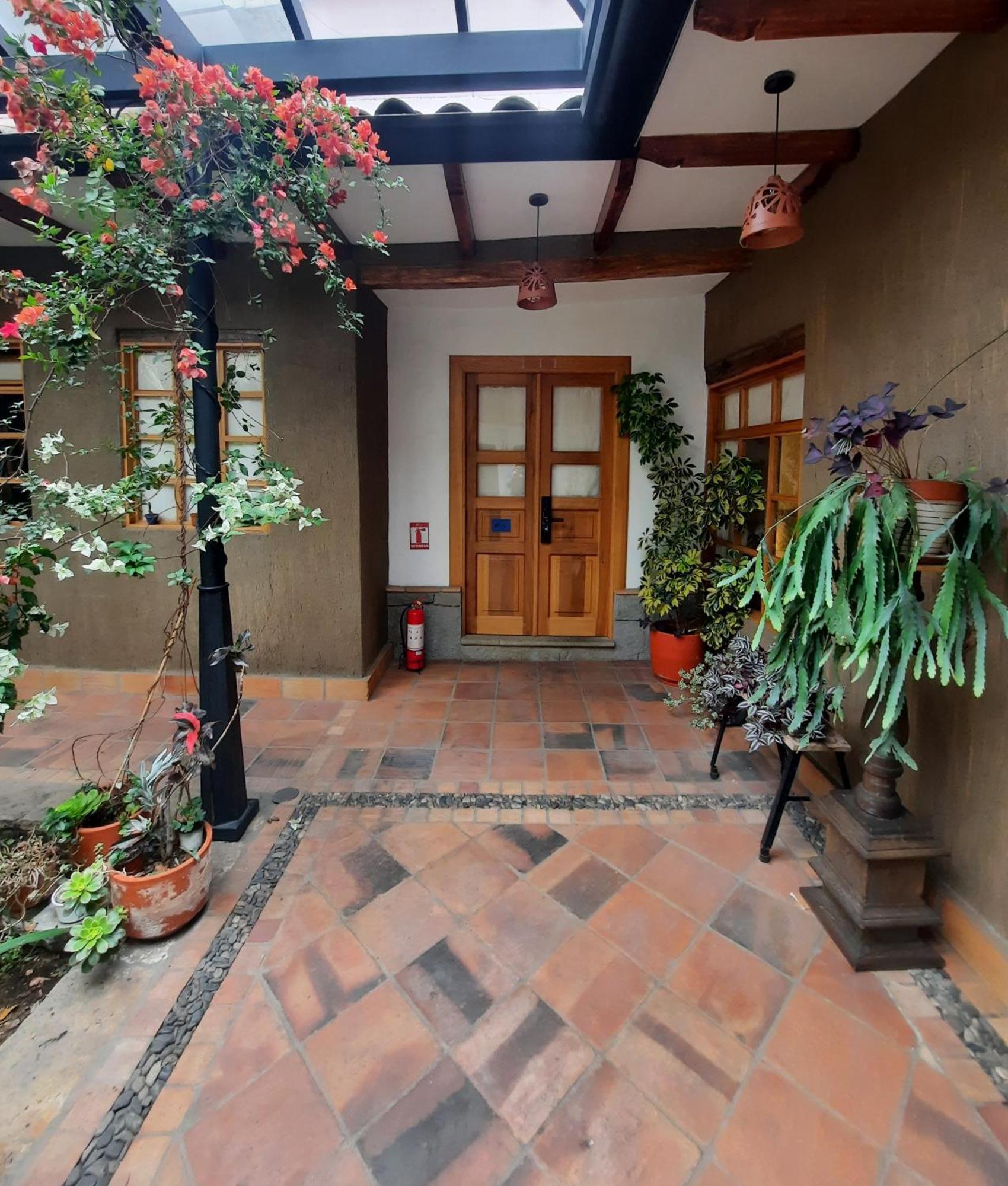 Hostal Suite Le Fabrique Cuenca Bagian luar foto